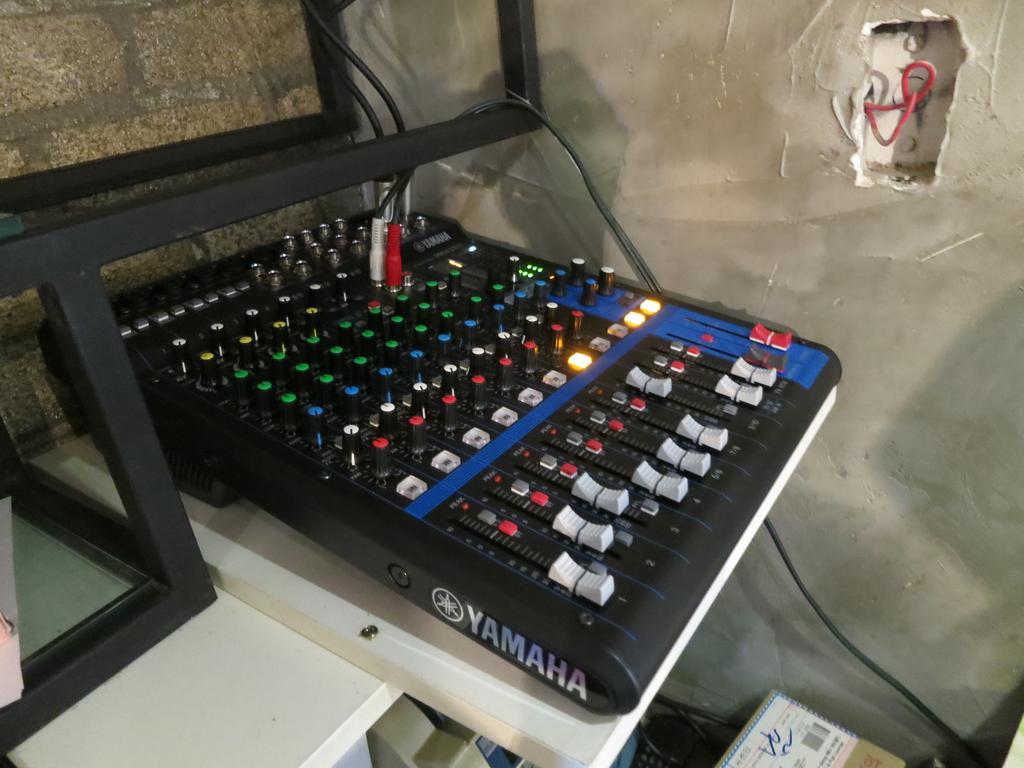 イノ アンド パブ ラウンジ ホンデ *